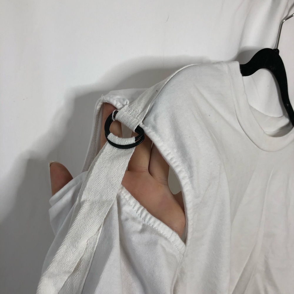 Emma & Sam White T-Shirt w Cutout Shoulder Detail